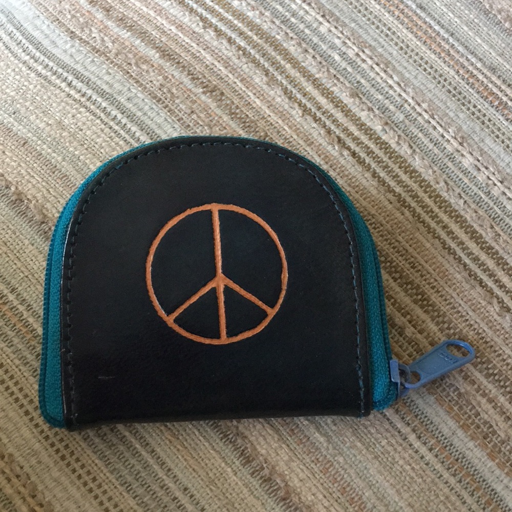Leather coin purse.